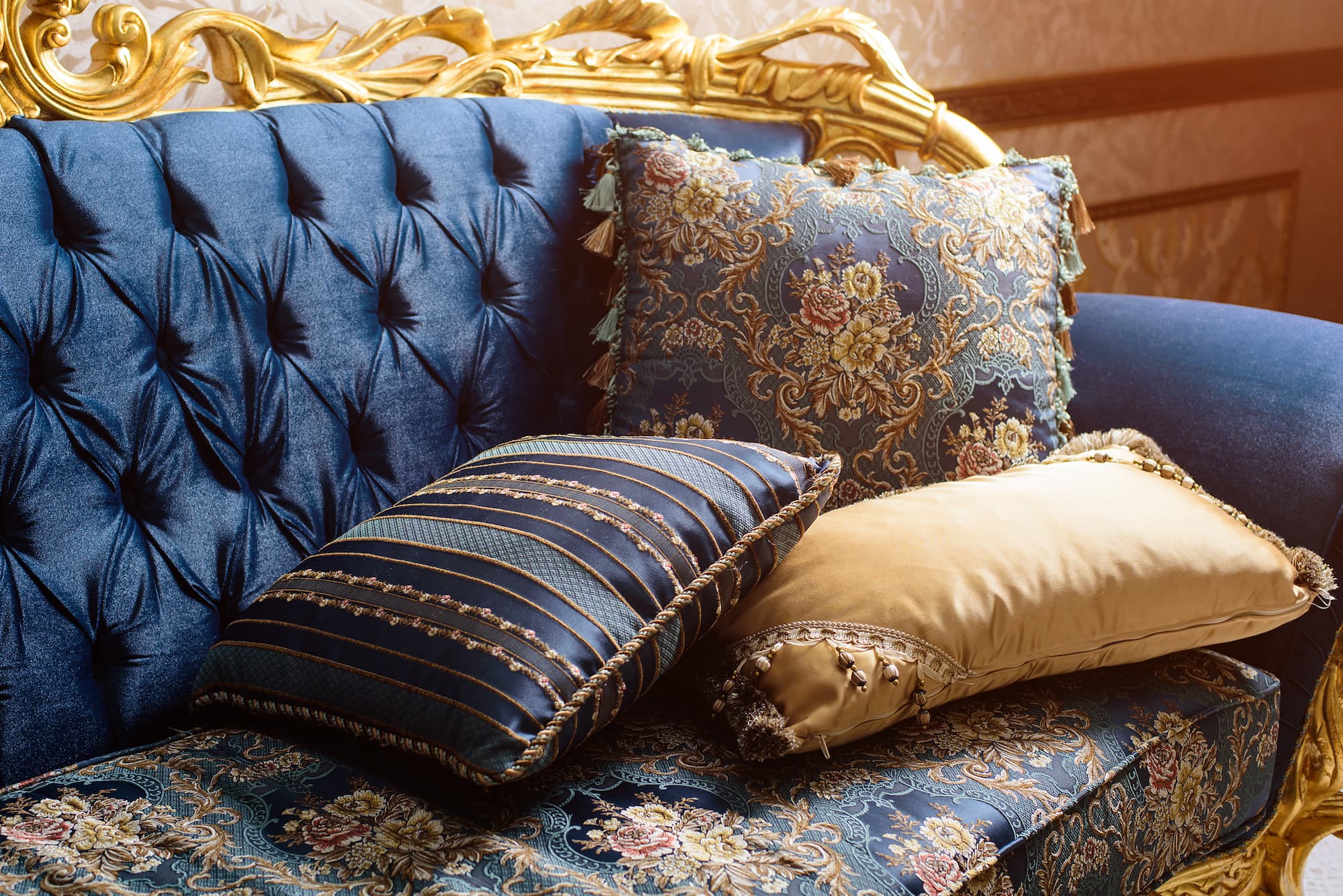 BRODERIE DE LUXE SUR MESURE | Erdem Créations Erdem Créations : Broderies sur mesure et personnalisées pour hôtels de luxe en France, Europe et International Épinal