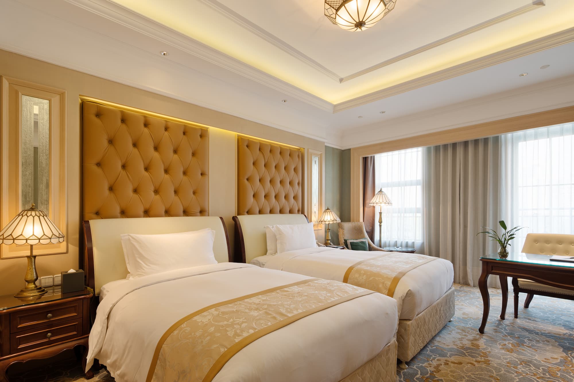 HÔTEL DE LUXE BRODERIE SUR MESURE | Erdem Créations Broderie sur mesure pour hôtel de luxe, famille Royale, palais d’Emirs en France, Europe et International Mirecourt